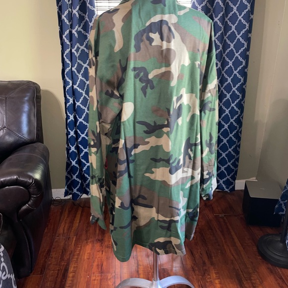 Plus Size Boutique Camo Jacket with sequin lips - Picture 5 of 7